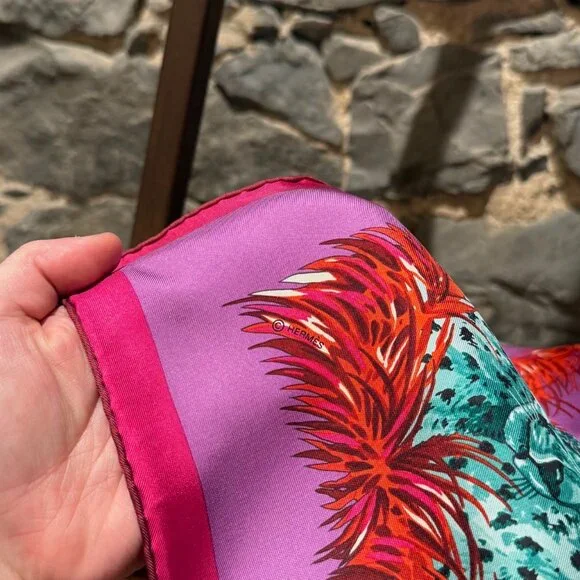 Hermès Purple Magenta "Guépards" 90cm Silk Square Scarf - Picture 6 of 11